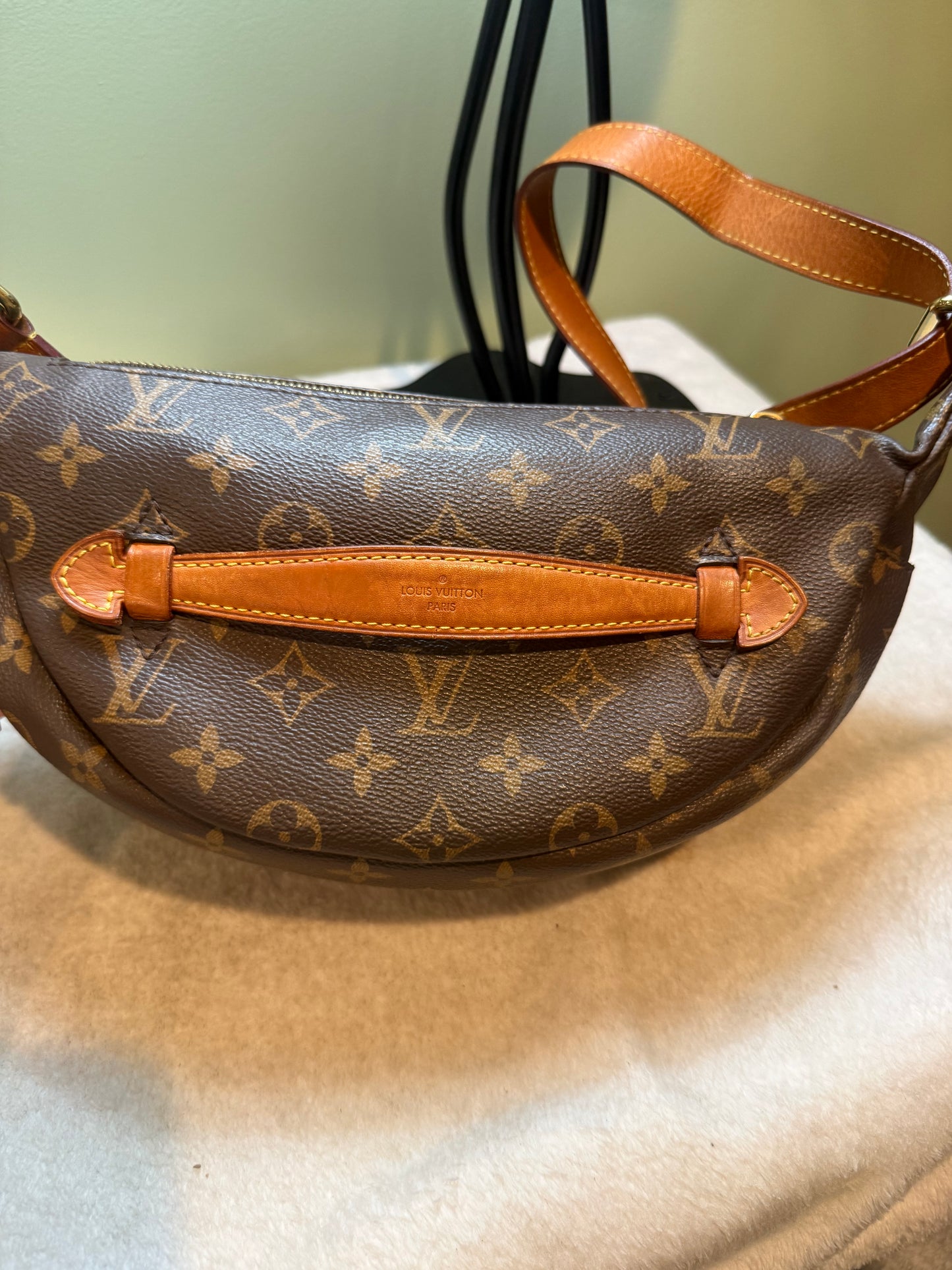 1662. Louis Vuitton Monogram Bumbag