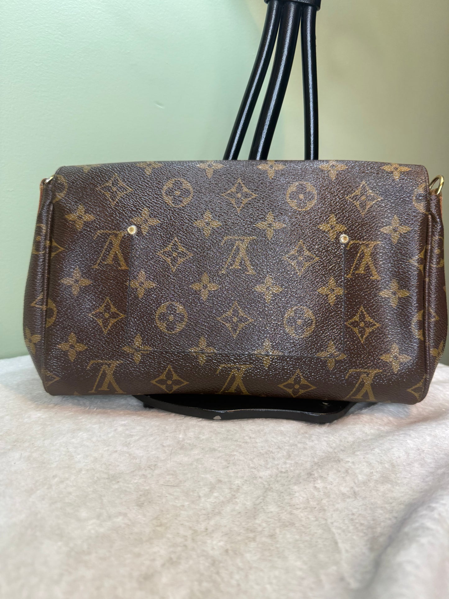 1463. Louis Vuitton Monogram Favorite MM