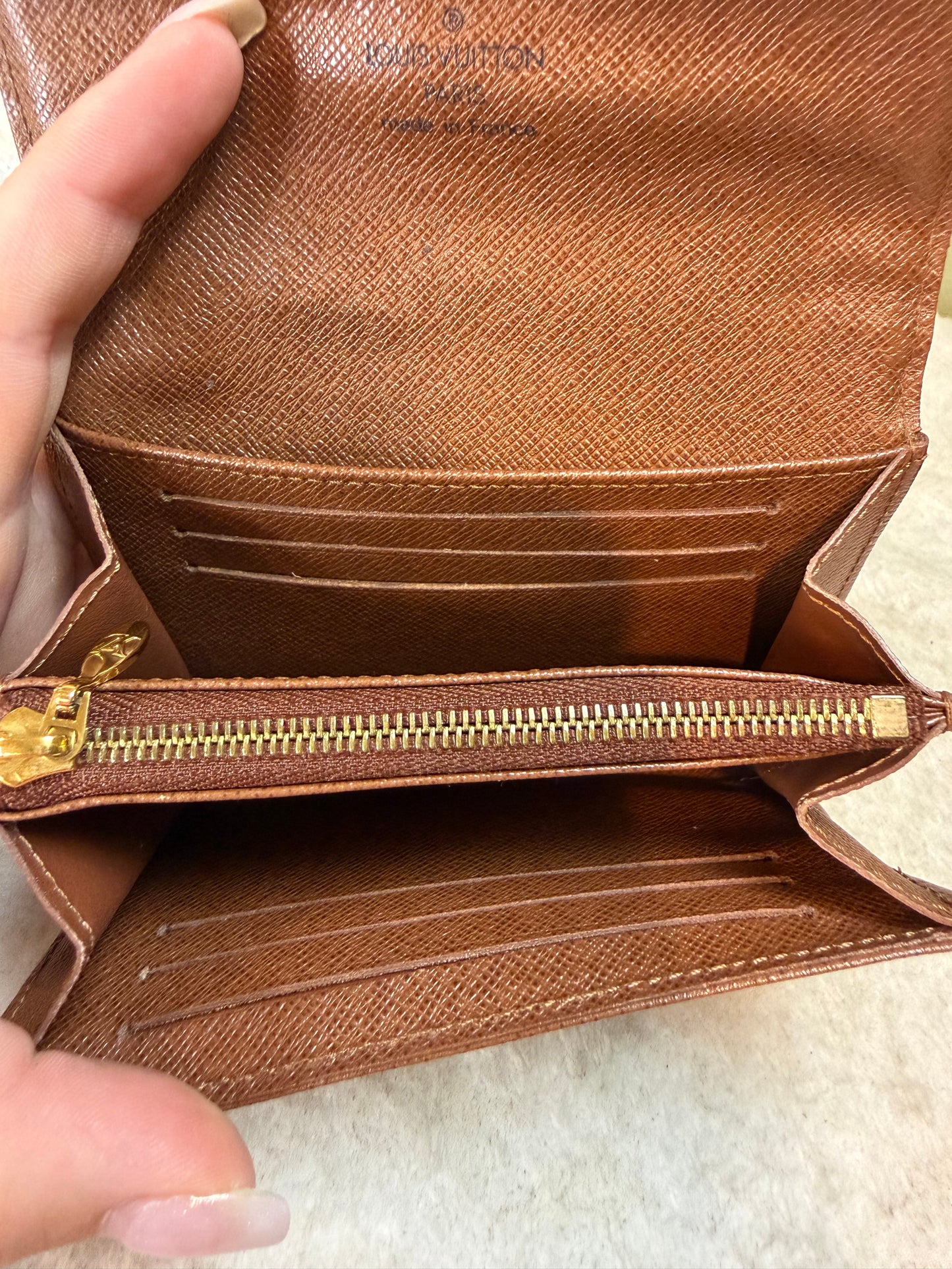 1583. Louis Vuitton Etoile Compact Wallet