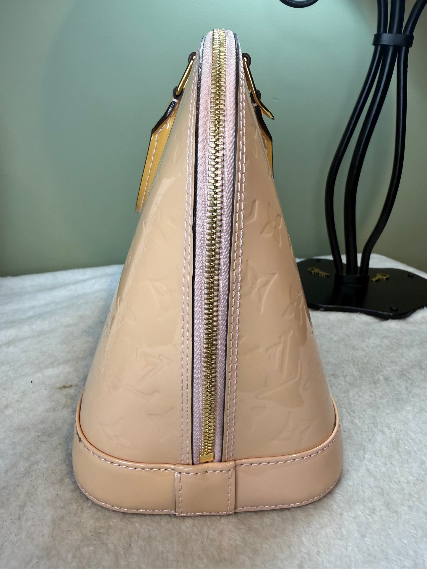1286. Louis Vuitton Rose Florentine Vernis Alma PM