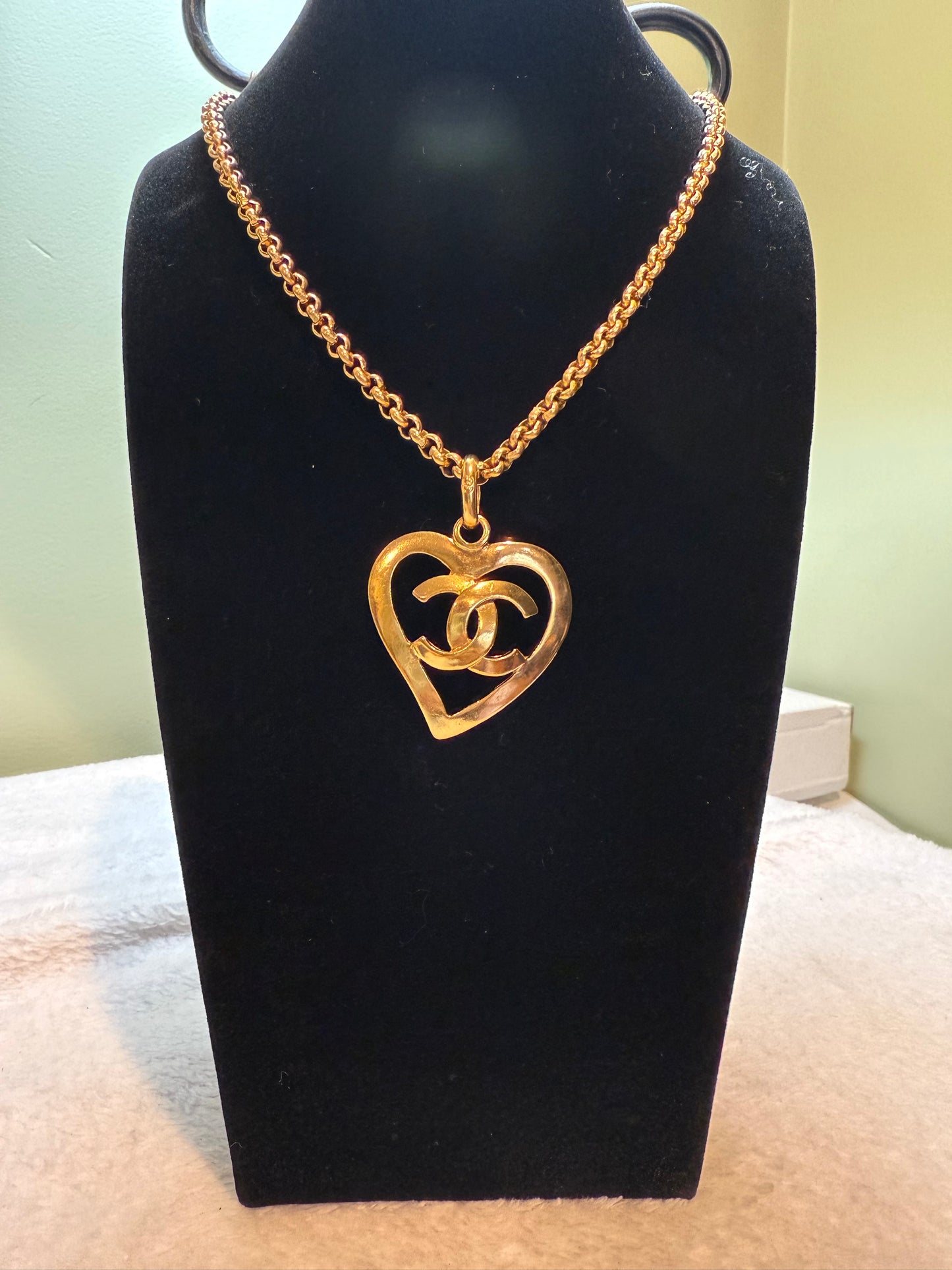 308. Chanel Vintage 24K Gold-plated Heart Pendant Necklace
