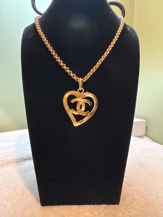 308. Chanel Vintage 24K Gold-plated Heart Pendant Necklace
