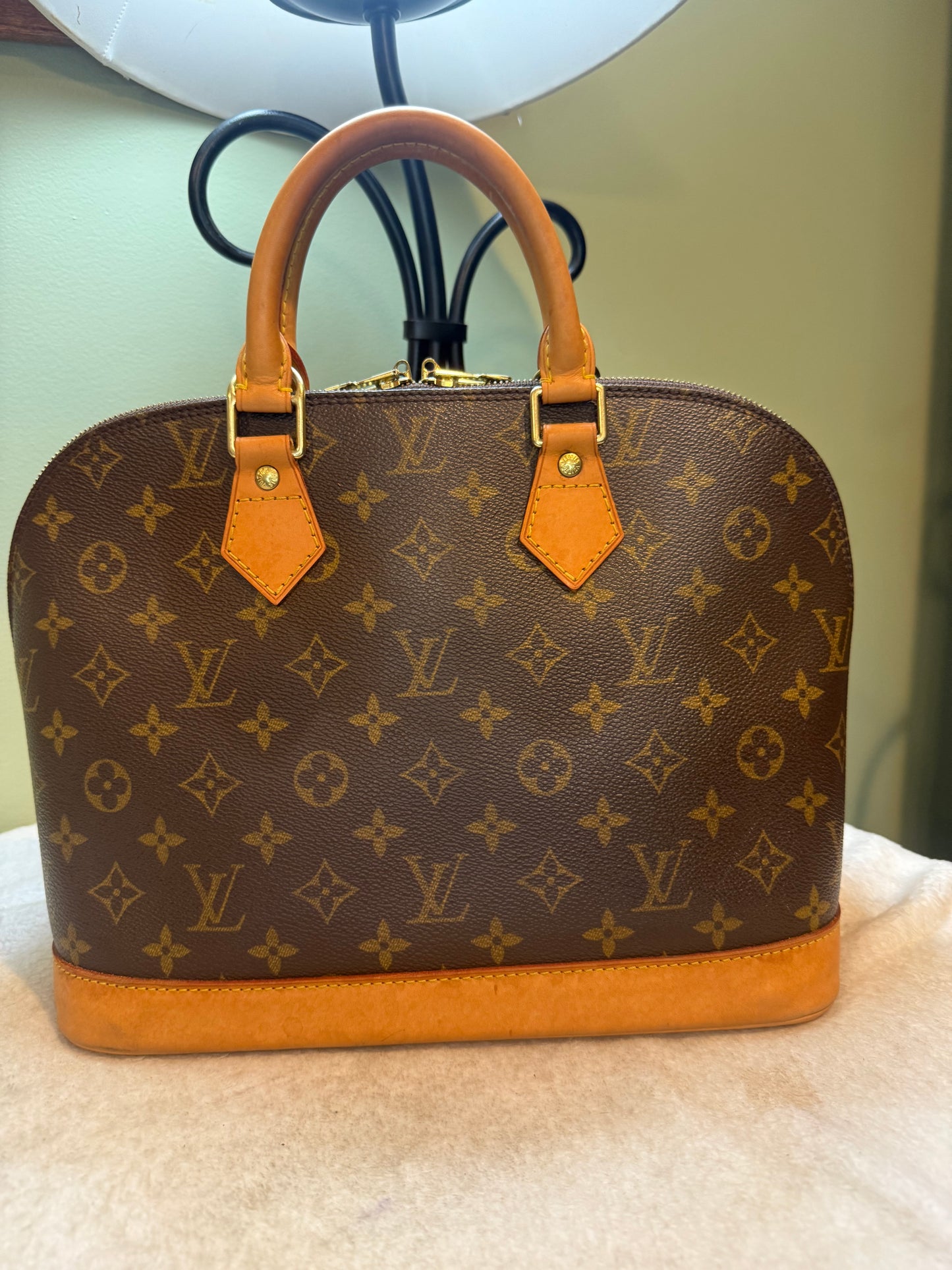 1598. Louis Vuitton Monogram Alma PM