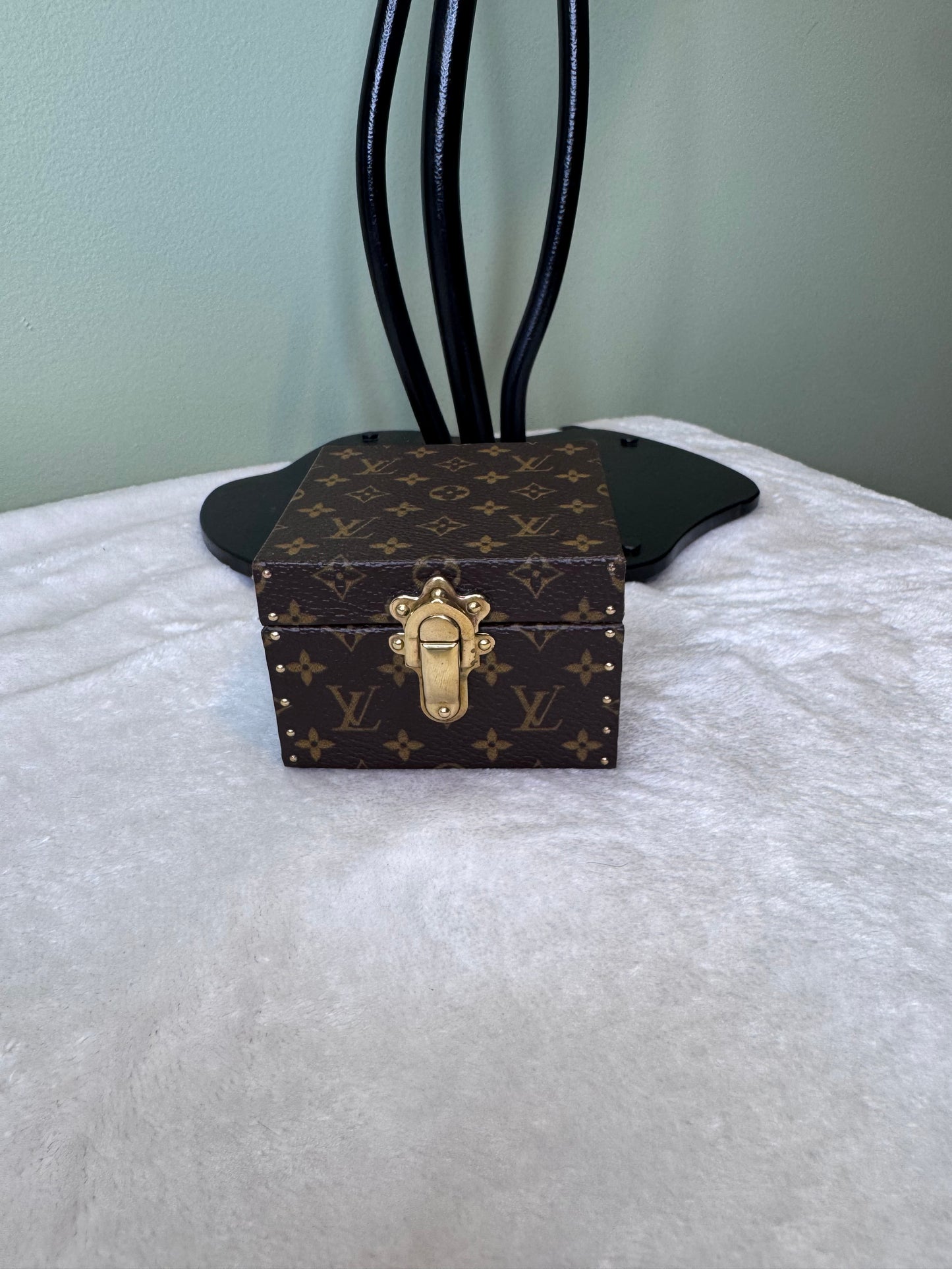 1719. Louis Vuitton Ecrin Declaration Mini Jewelry Trunk