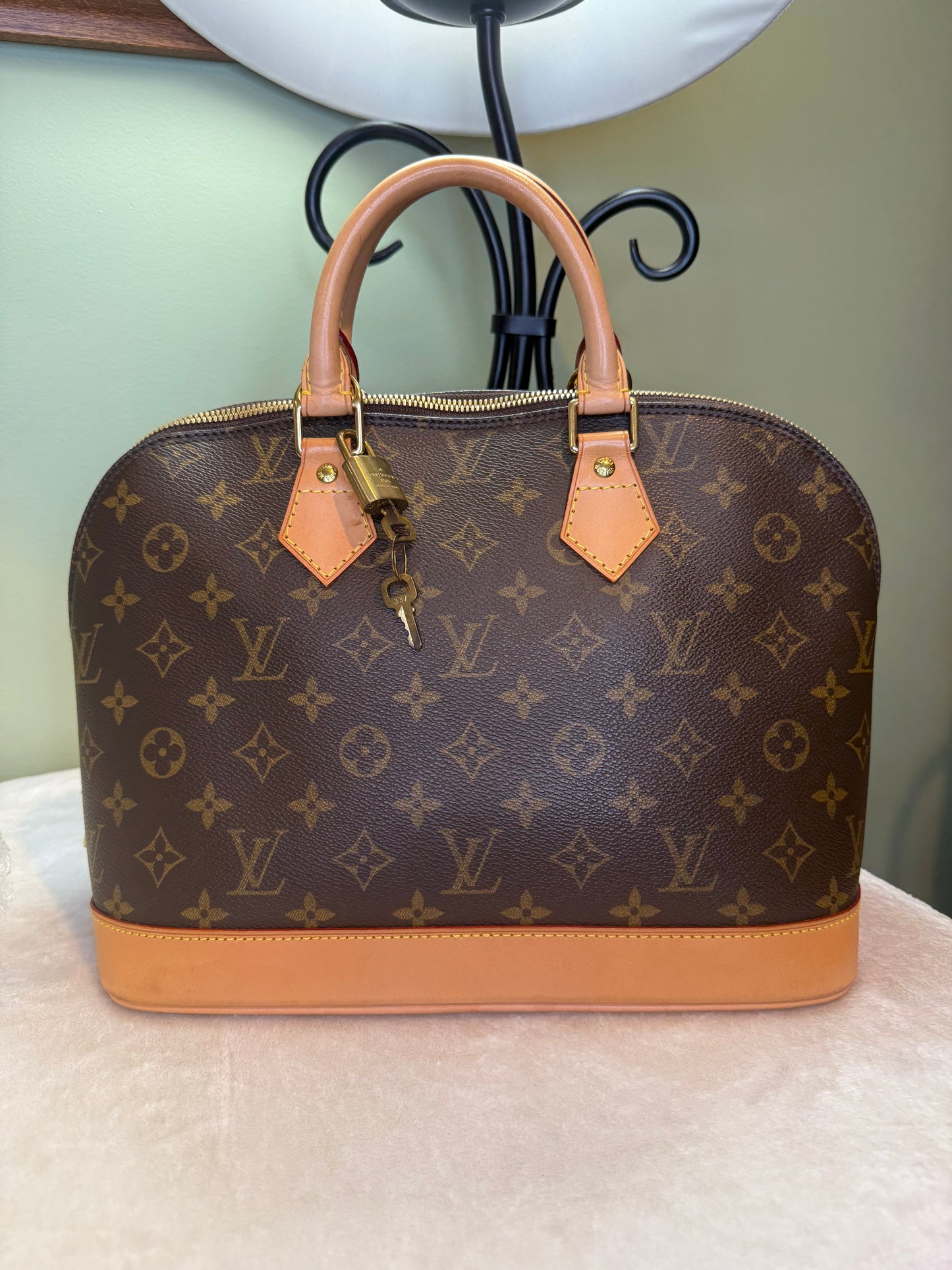 1905. Louis Vuitton Monogram Alma PM