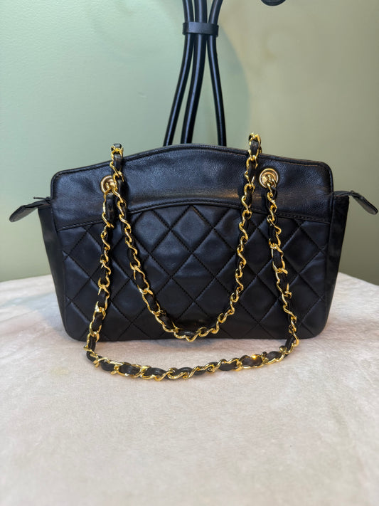 1833. Chanel Vintage Black Quilted Lambskin Shoulder bag (series 2)