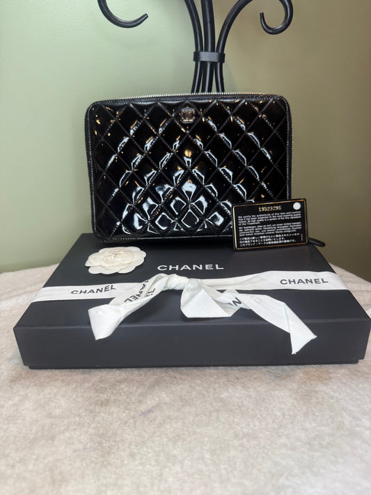 1528. Chanel Black Quilted Patent Leather Clutch