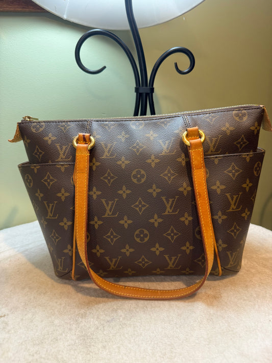 1663. Louis Vuitton Monogram Totally PM