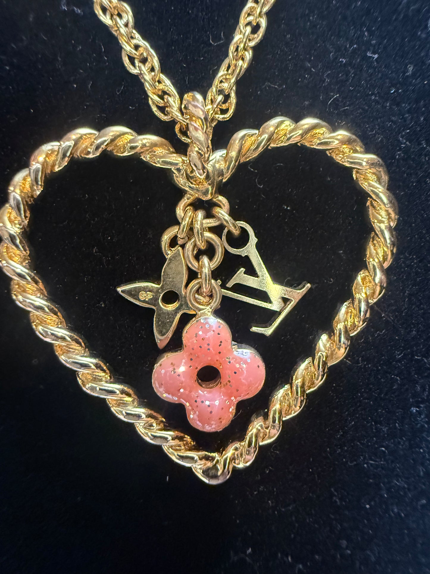 1316. Louis Vuitton Sweet Monogram In My Heart Necklace