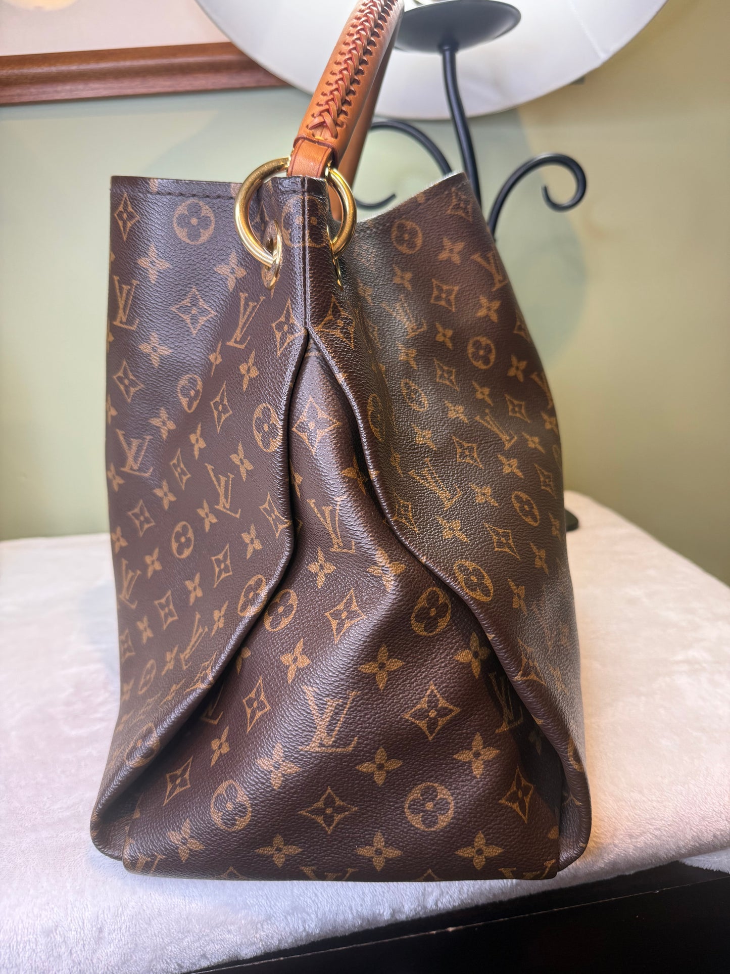 1768. Louis Vuitton Monogram Artsy