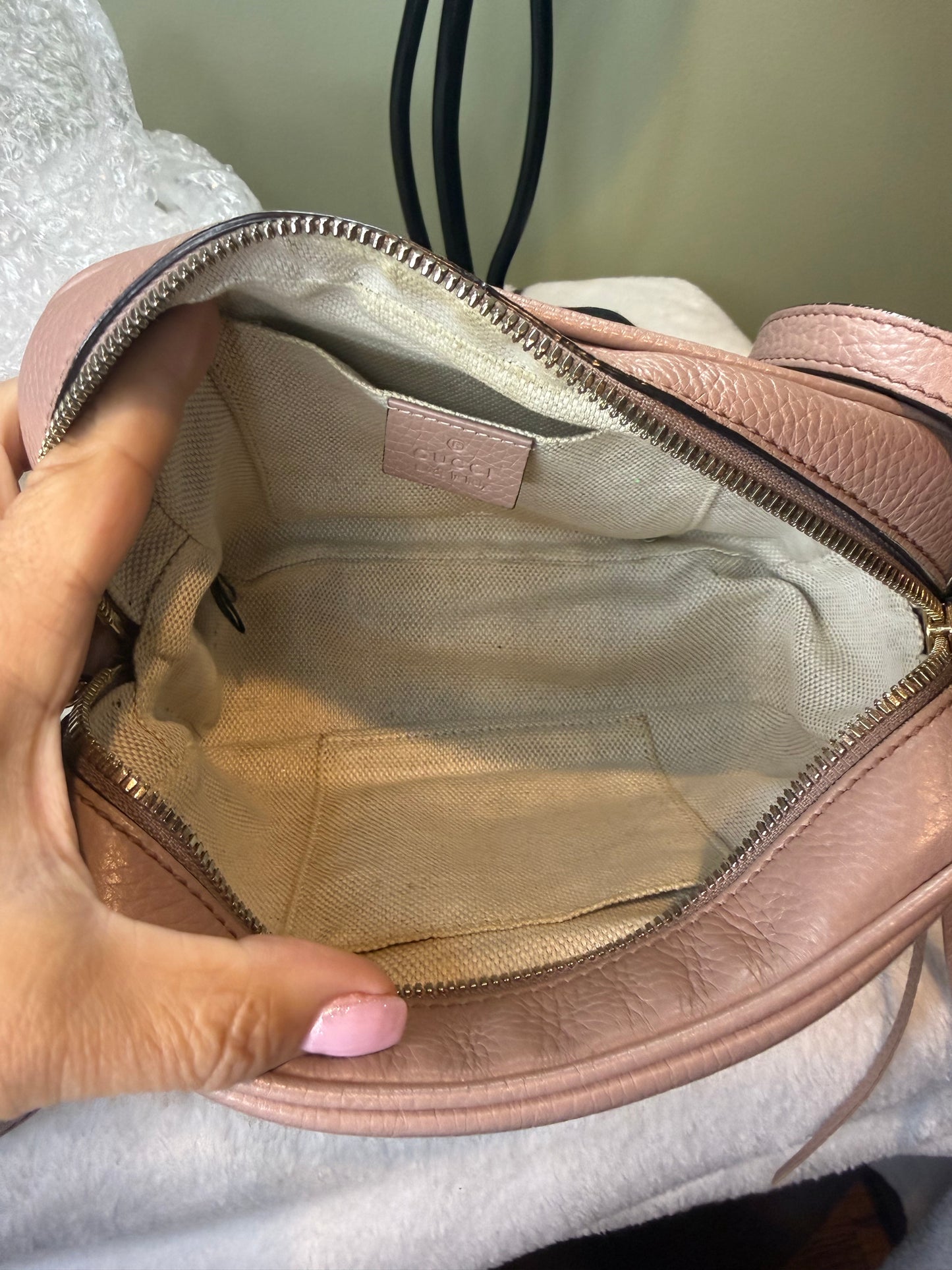 1547. Gucci Light Pink Soho Disco Camera Bag