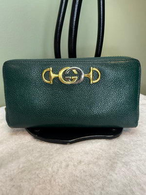 1511. Gucci Green Zumi Leather Zippy Wallet