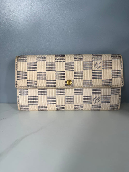 2261. Louis Vuitton Damier Azur Sarah Wallet