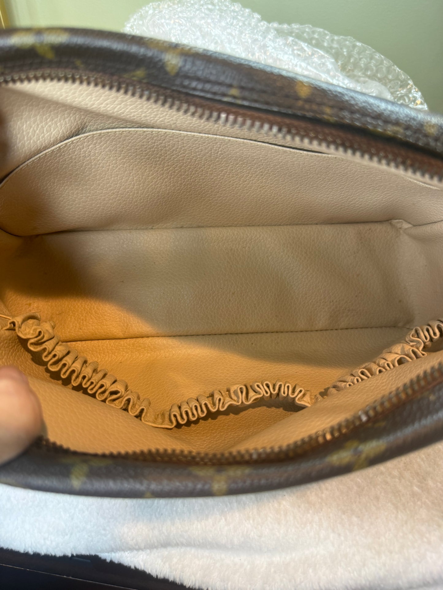 1501. Louis Vuitton Monogram Trousse 28