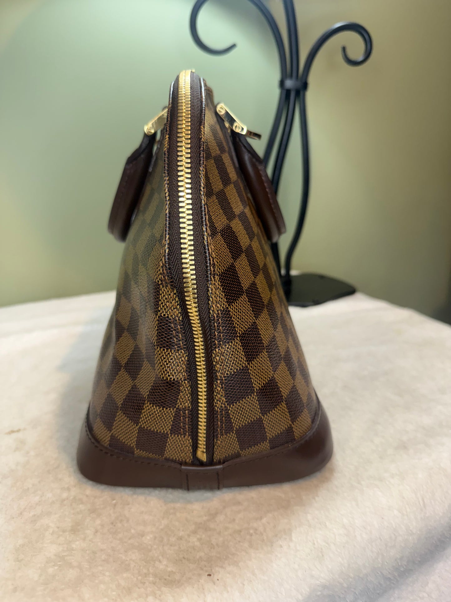 1259. Louis Vuitton Damier Ebene Alma PM