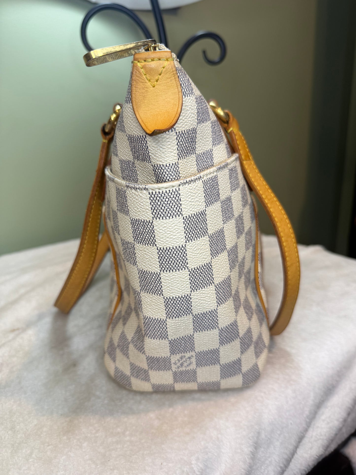 1400. Louis Vuitton Damier Azur Totally PM