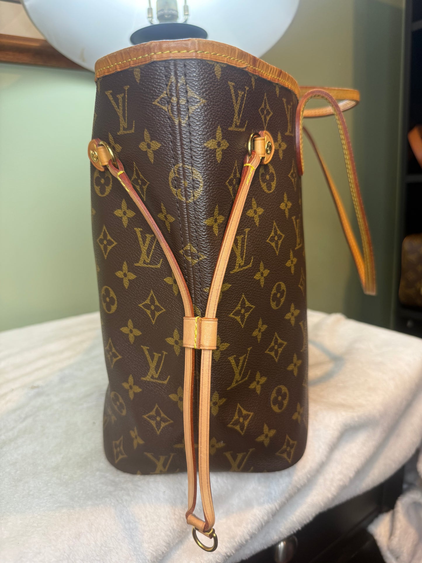 1462. Louis Vuitton Monogram Neverful MM with Fuchsia