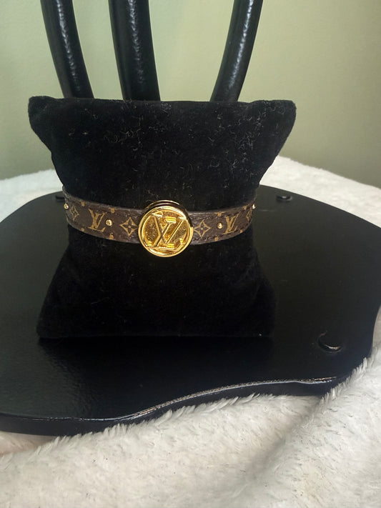1011. Louis Vuitton Monogram LV Circle Reversible Bracelet