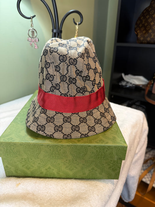 749. Gucci Monogram Canvas bucket hat with Red Band