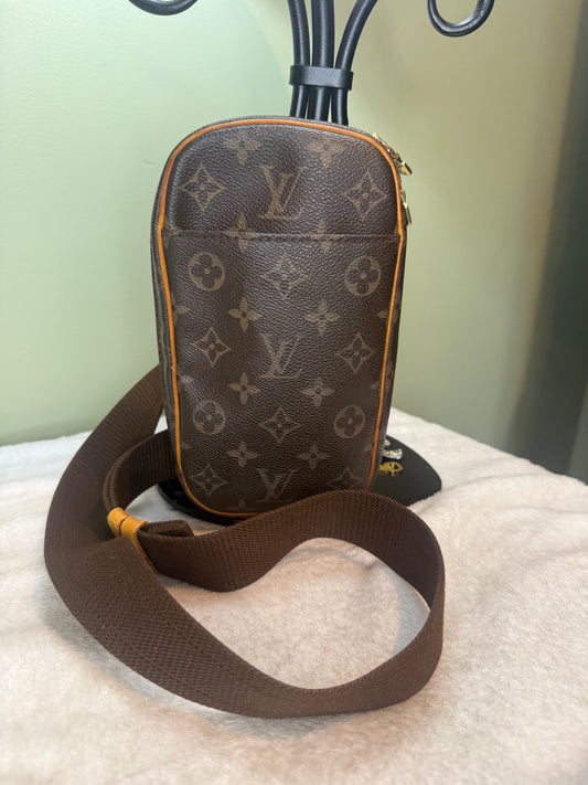 1195. Louis Vuitton Monogram Gange Sling Bag