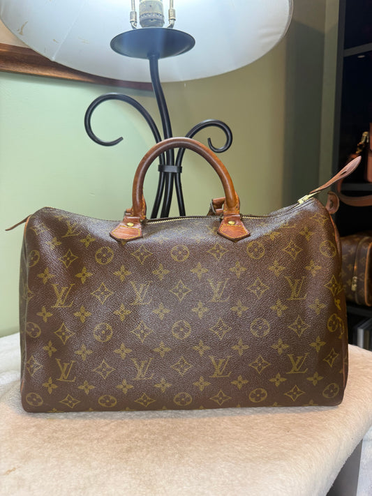 1189. Louis Vuitton Monogram Speedy 30