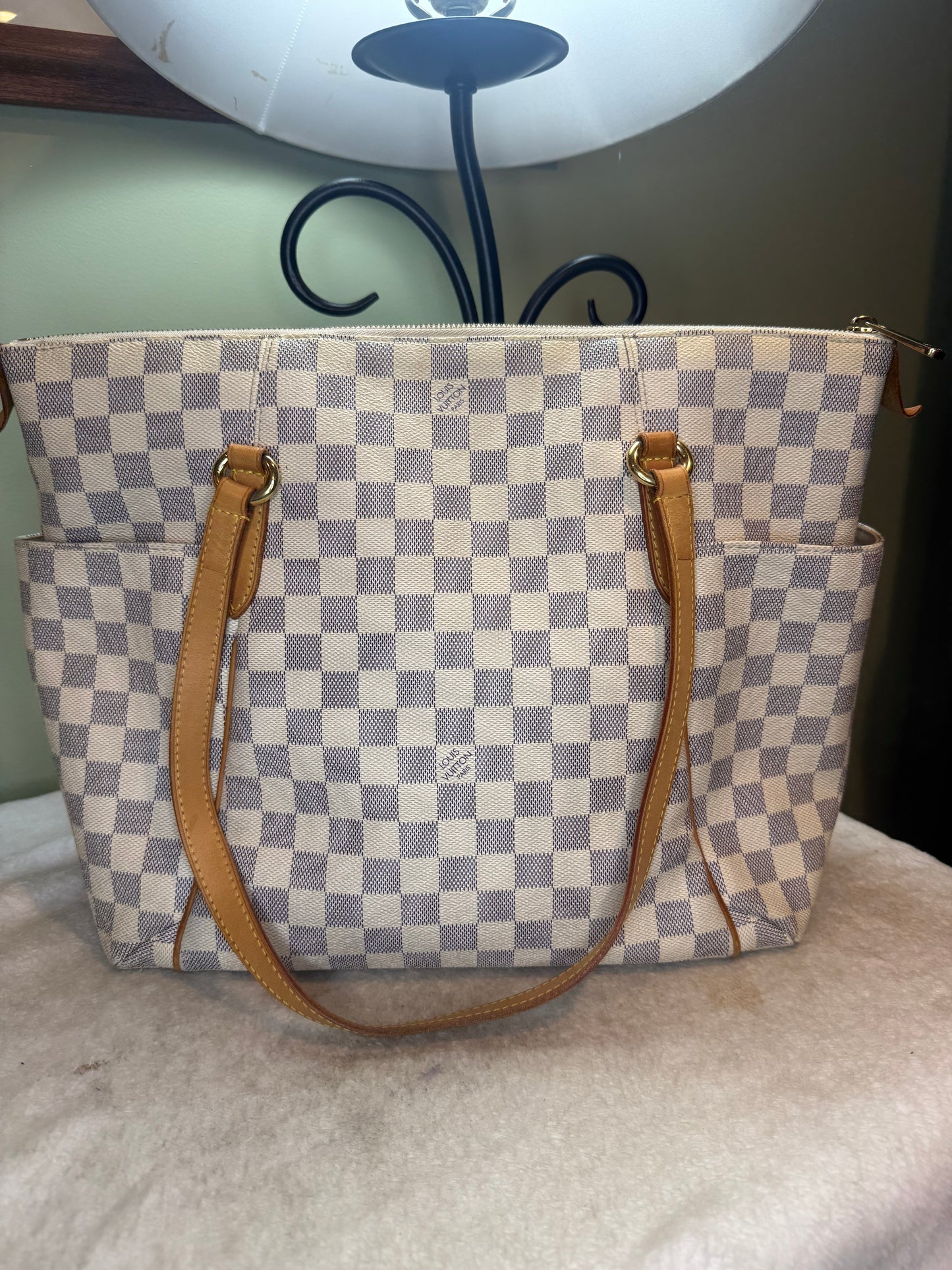 1538. Louis Vuitton Damier Azur Totally MM