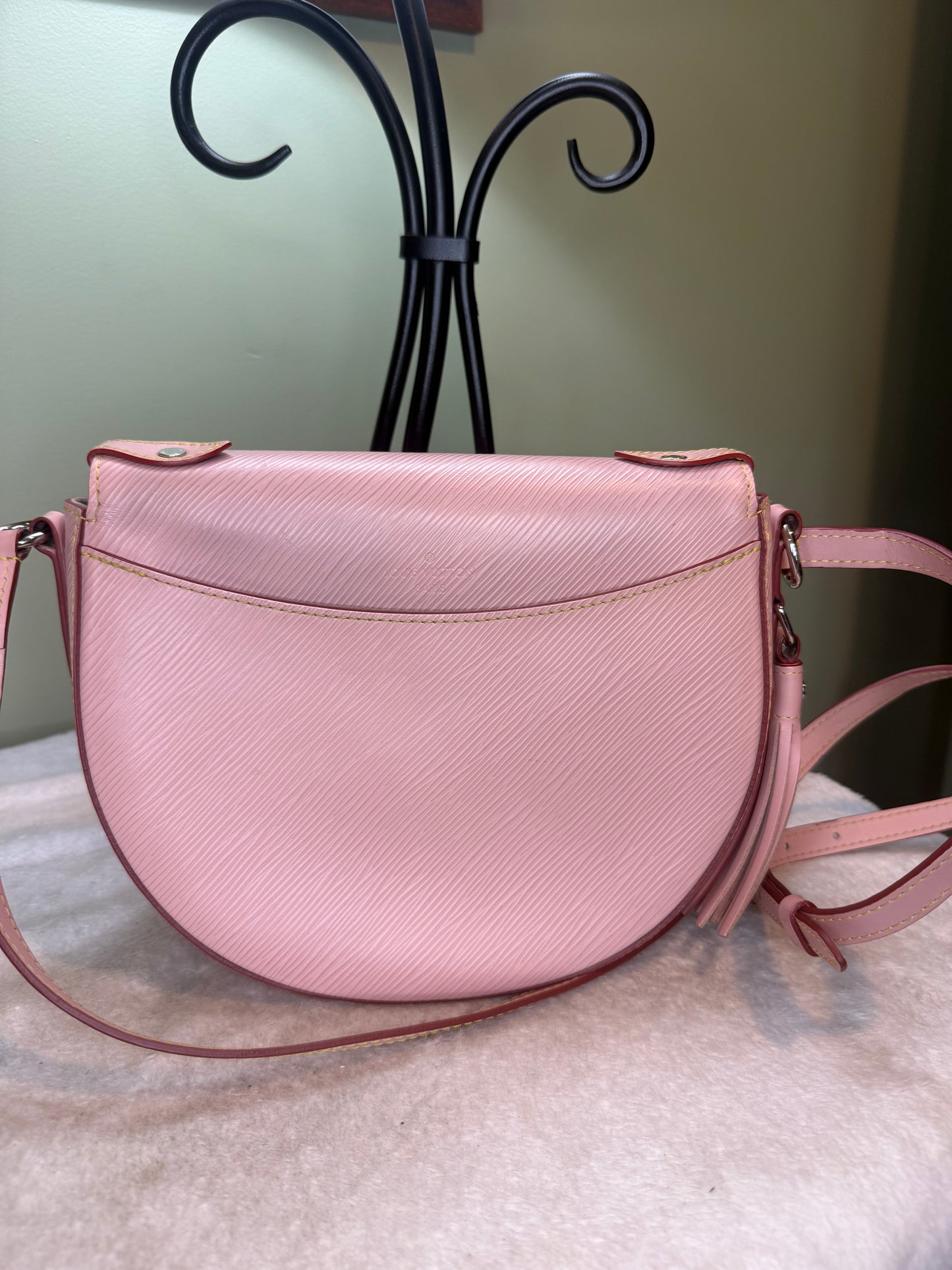1118. Louis Vuitton Pink Epi St. Cloud in Rose Ballerine