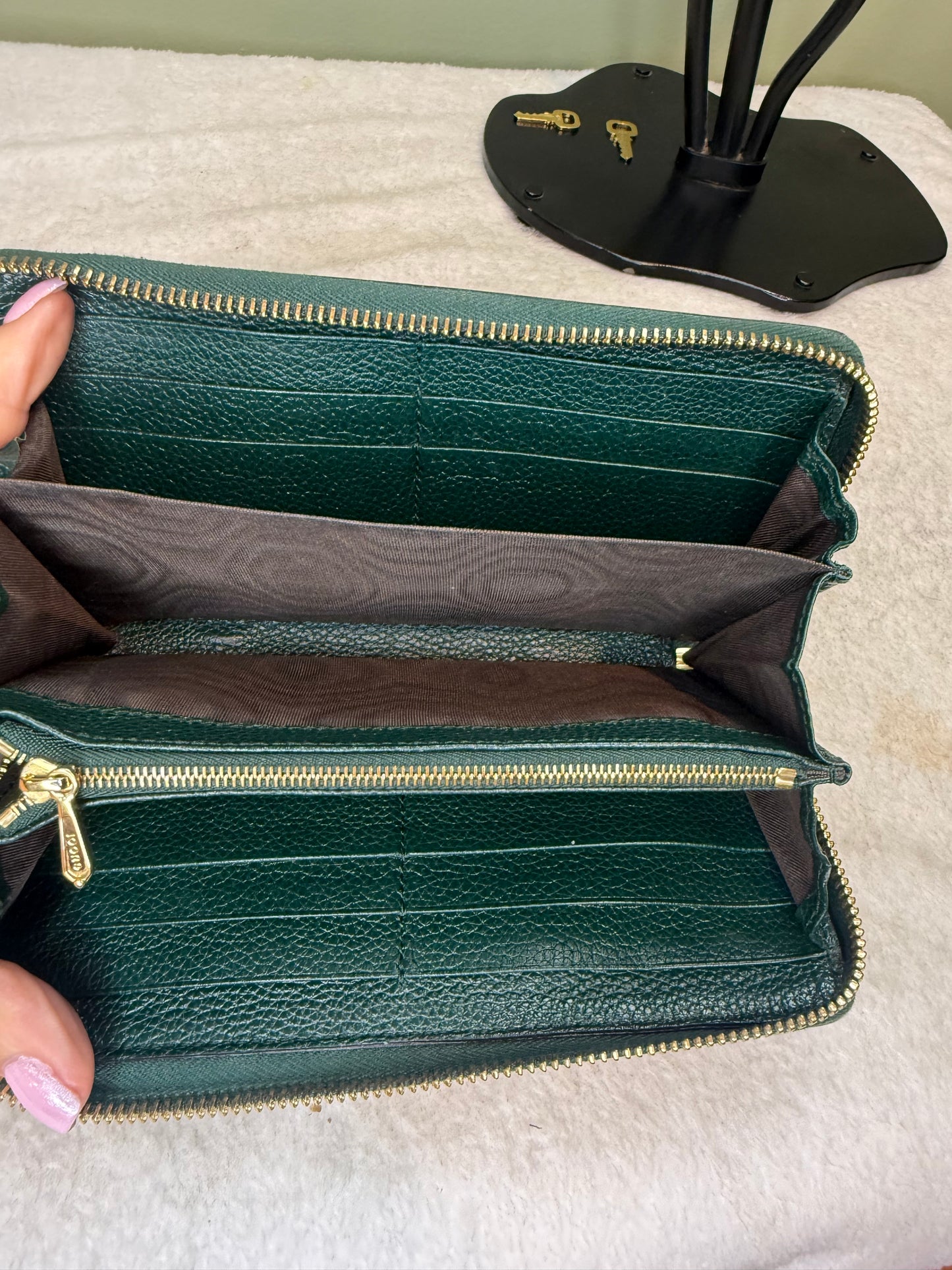 1511. Gucci Green Zumi Leather Zippy Wallet