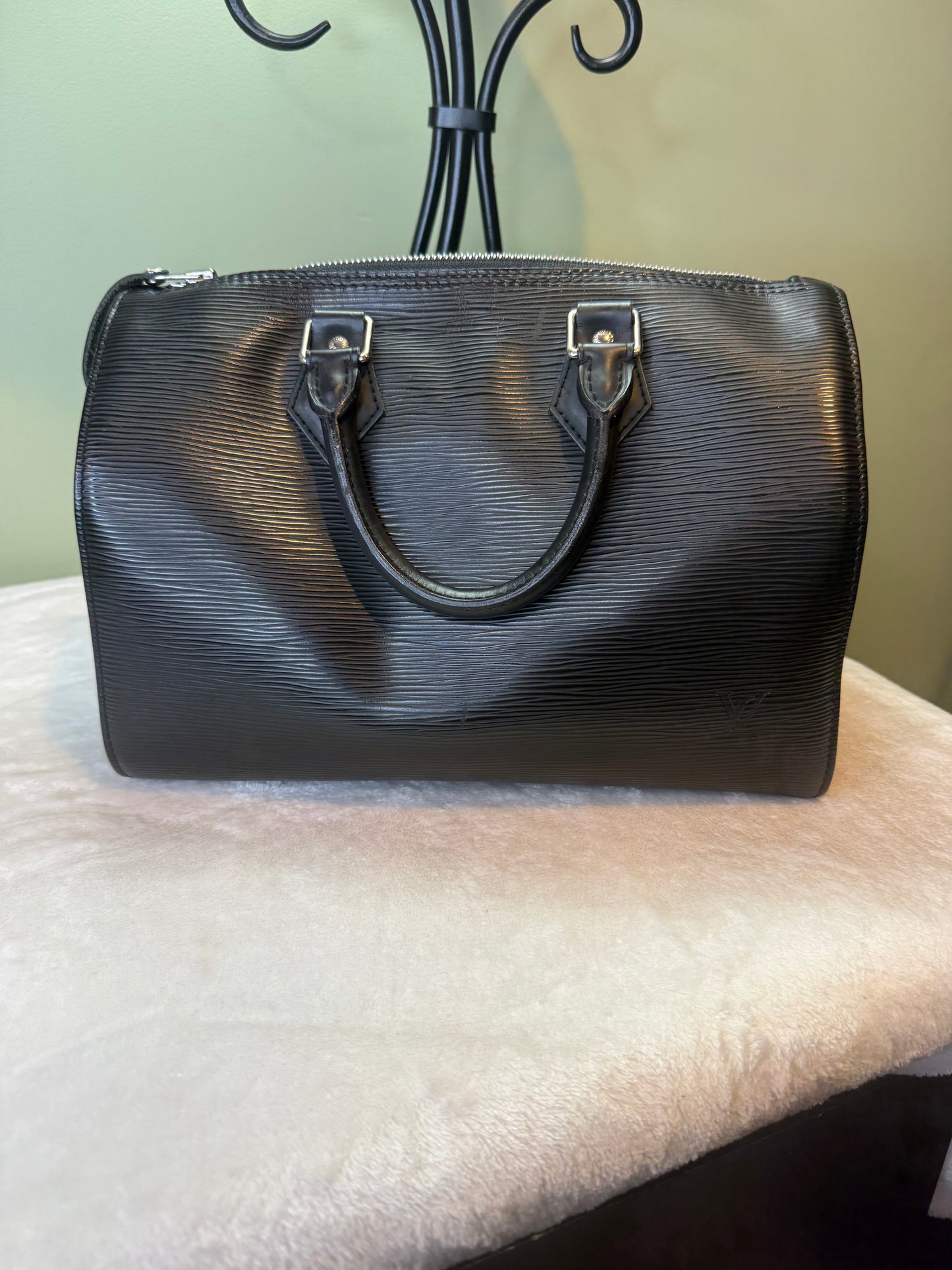 1842. Louis Vuitton Black Epi Speedy 30