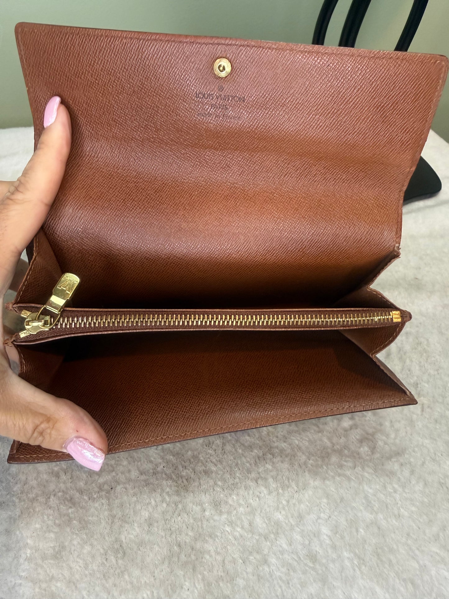 1559. Louis Vuitton Monogram Sarah Wallet