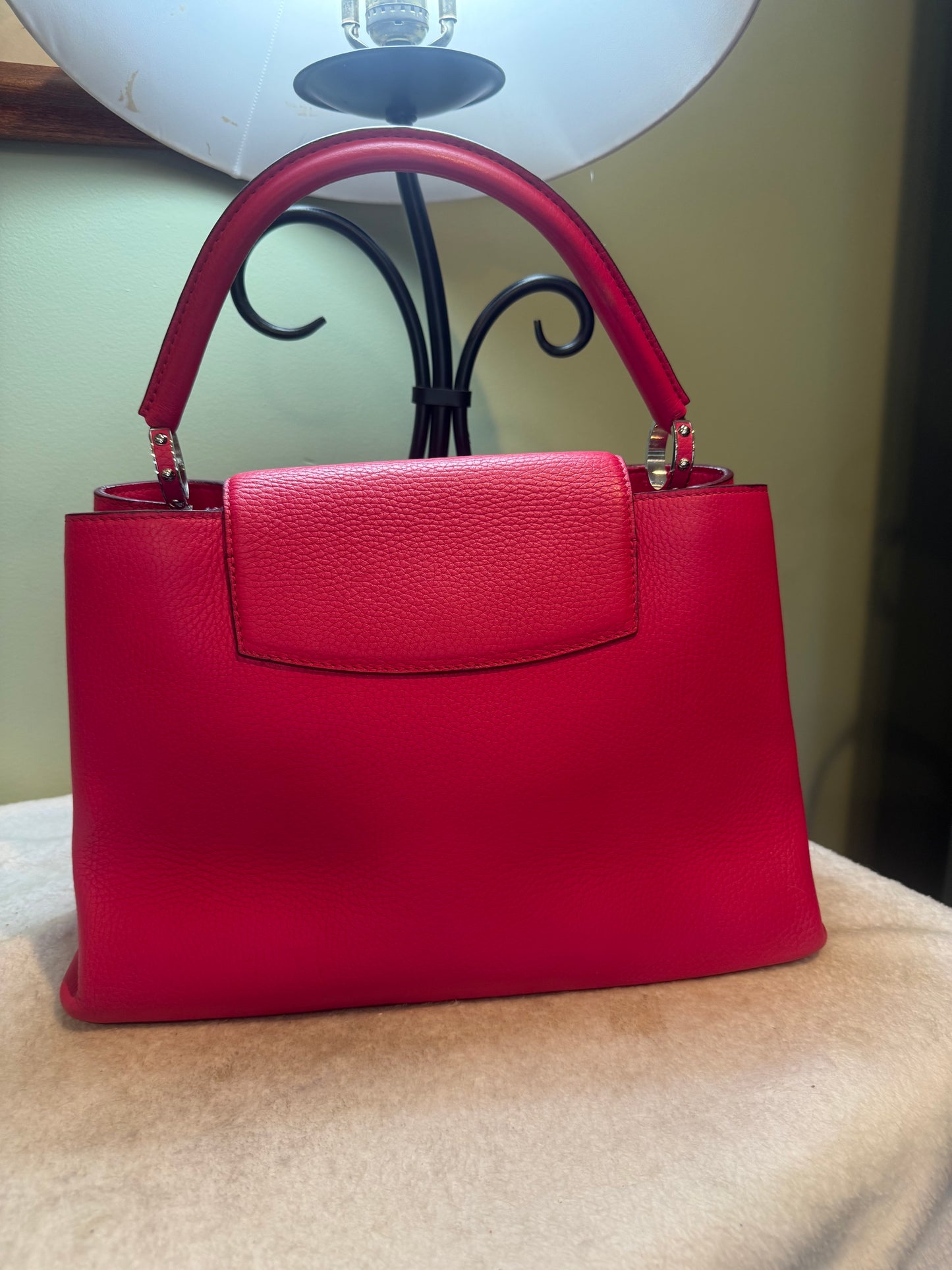 1681. Louis Vuitton Pink Taurillon Leather Capucines MM