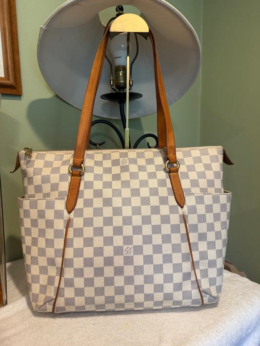 Louis Vuitton Damier Azur Totally MM tote