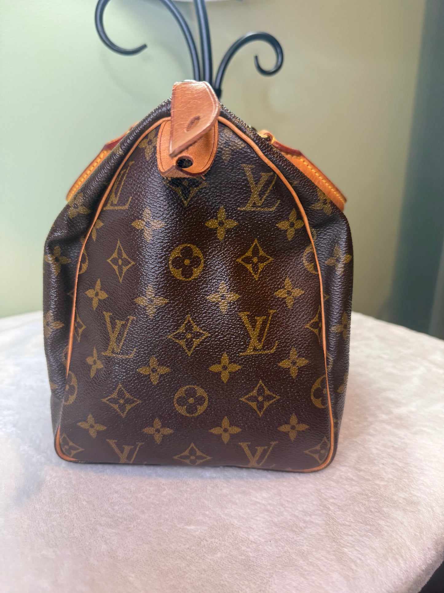1766. Louis Vuitton Monogram Speedy 30