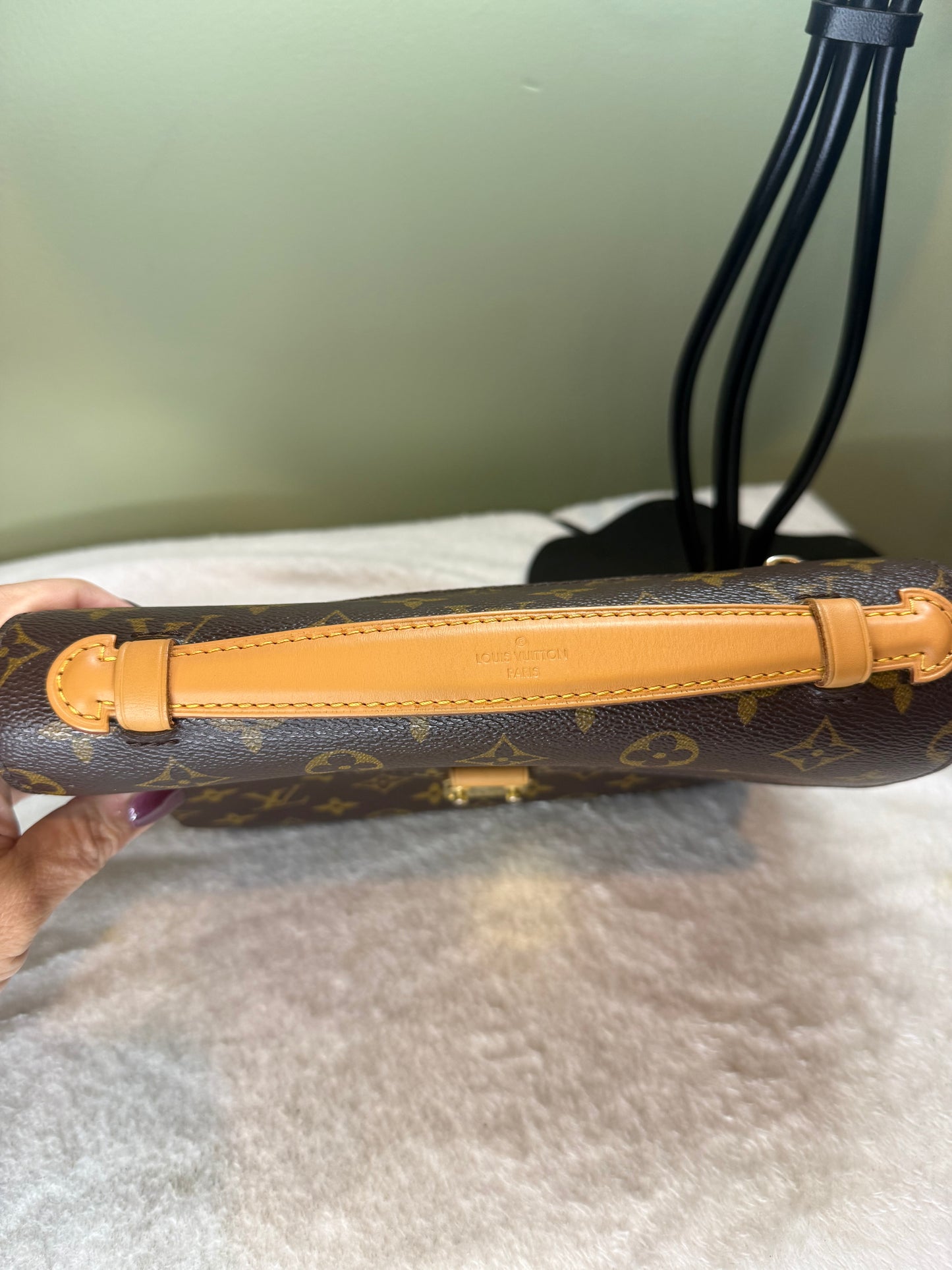 1254. Louis Vuitton Monogram Pochette Metis