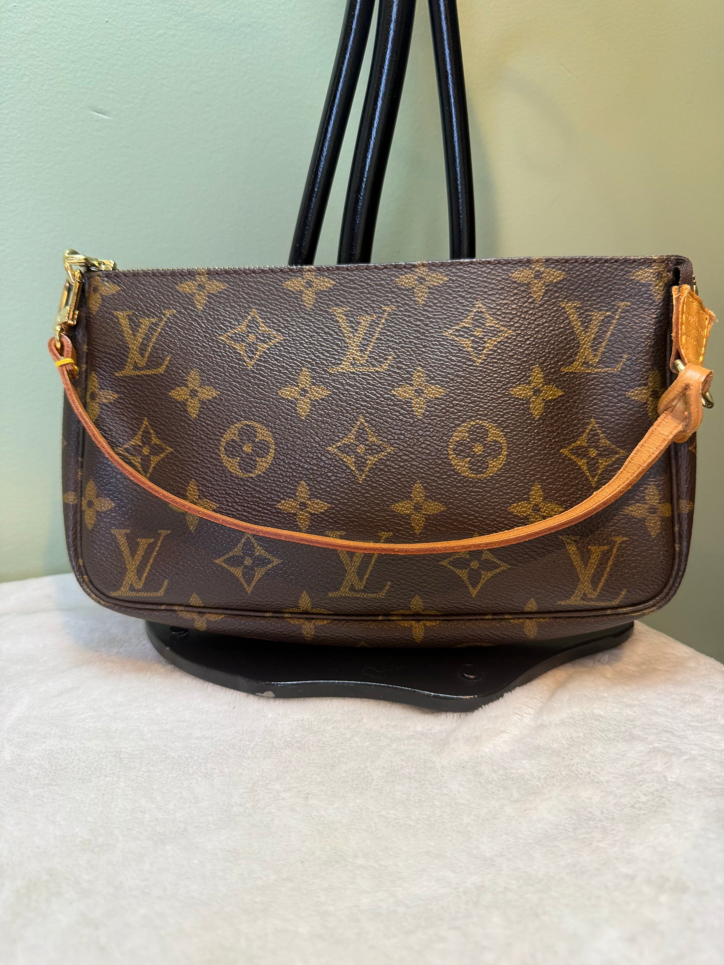1924. Louis Vuitton Monogram Pochette Accessories