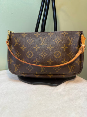 1924. Louis Vuitton Monogram Pochette Accessories