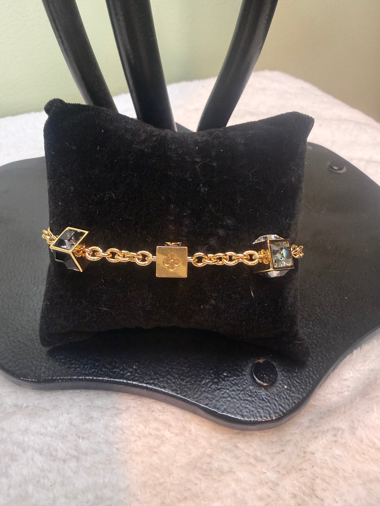 1117. Louis Vuitton Gamble Crystal Bracelet
