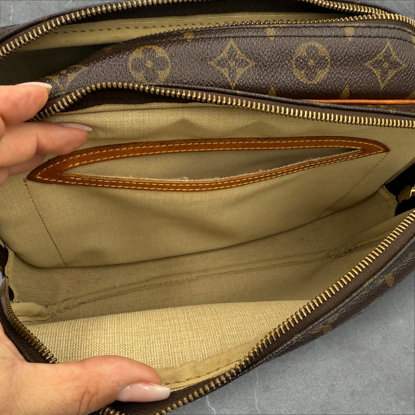 299. Louis Vuitton Monogram Reporter MM Unisex Bag