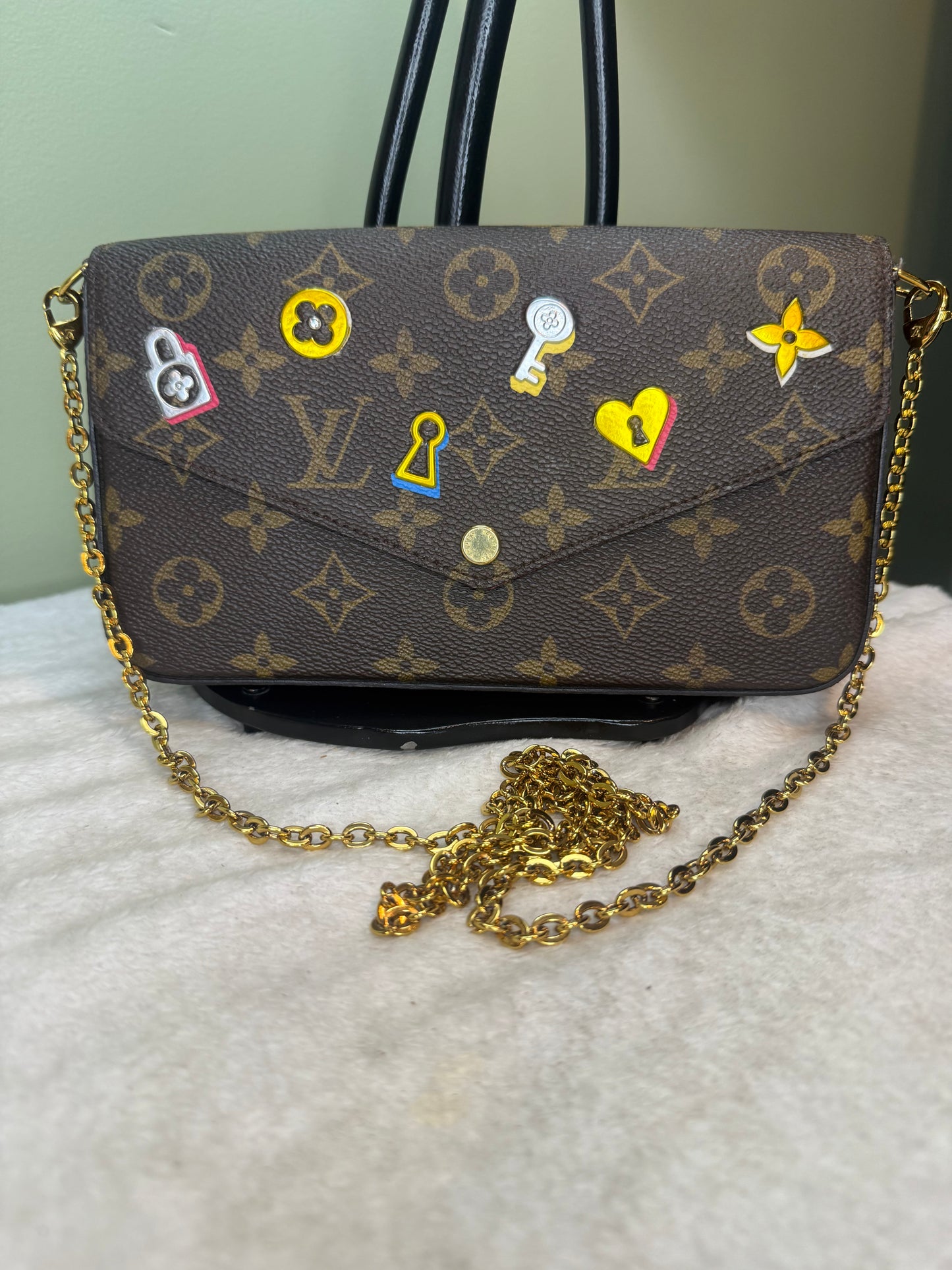 1161. Louis Vuitton Limited Edition Monogram Love Lock Felicie Pochette