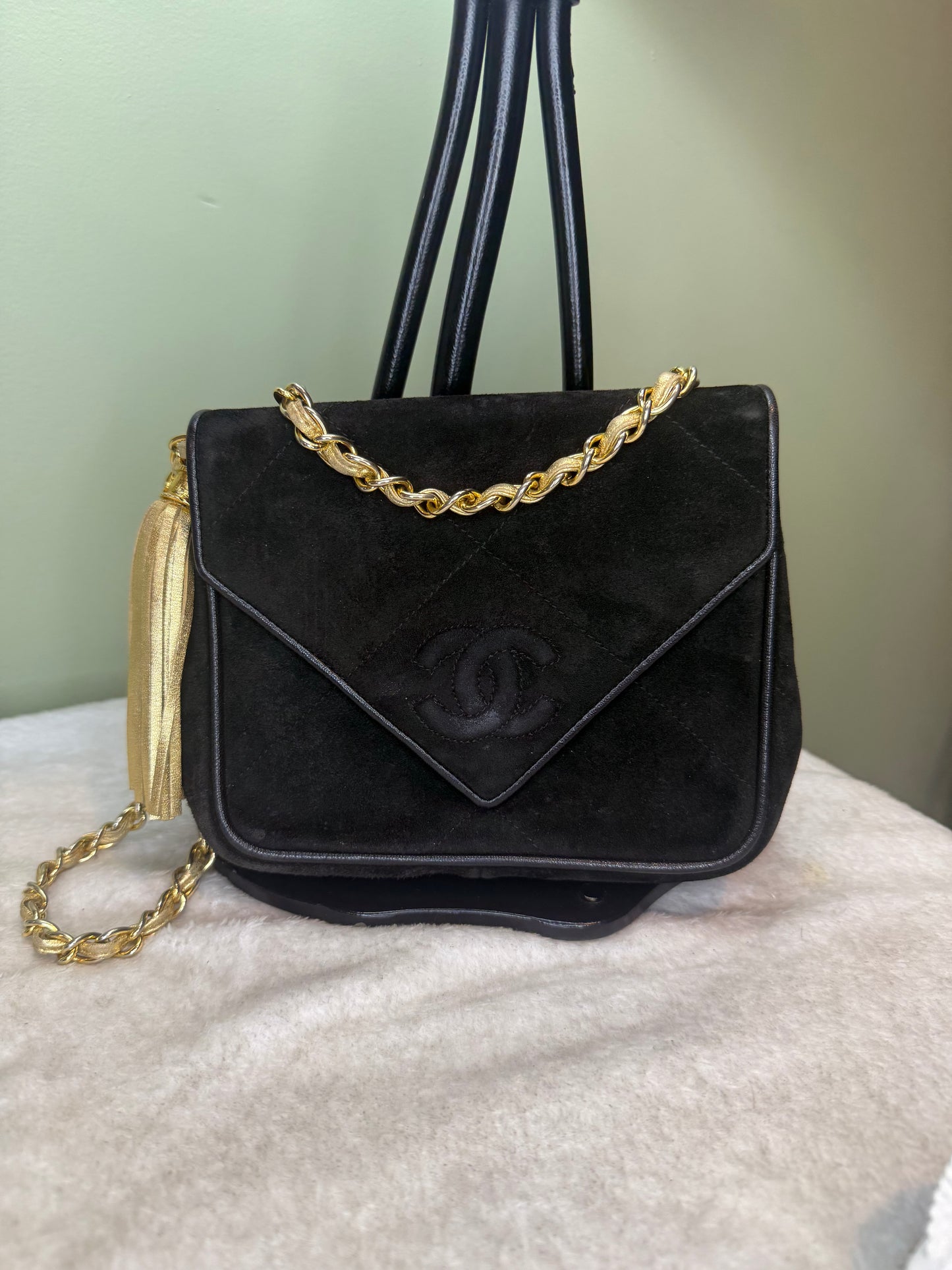 1339. Chanel Vintage Suede CC tassel bag with Gold ( Series 1)