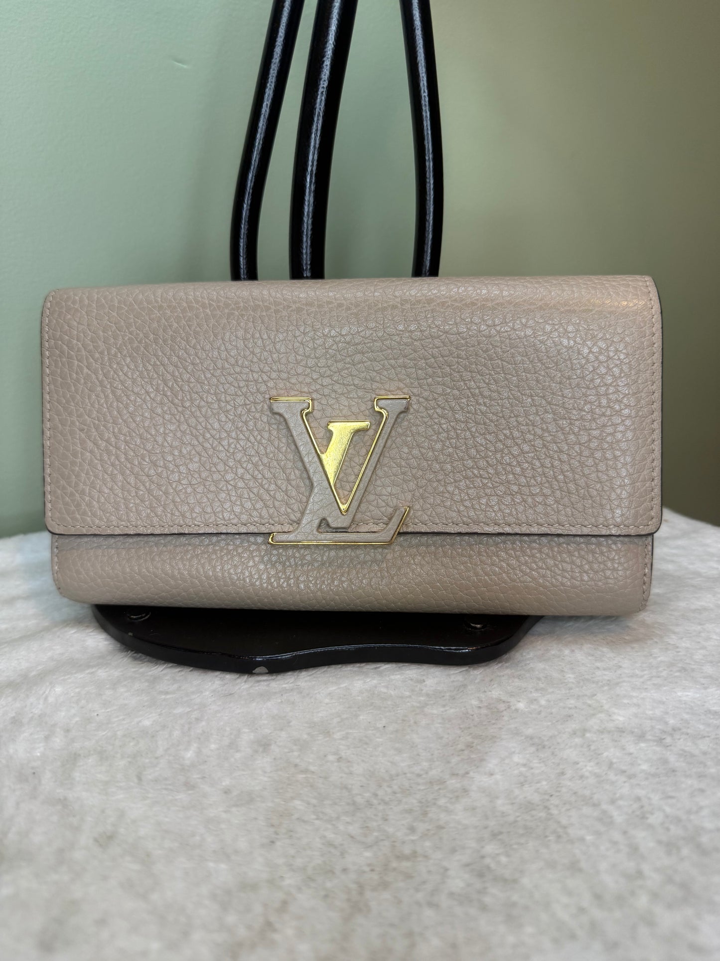 1516. Louis Vuitton Tan Capucines Wallet