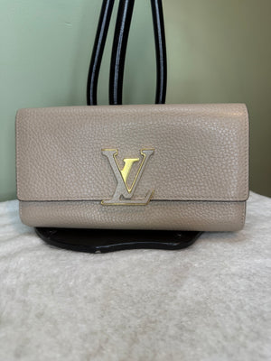 1516. Louis Vuitton Tan Capucines Wallet