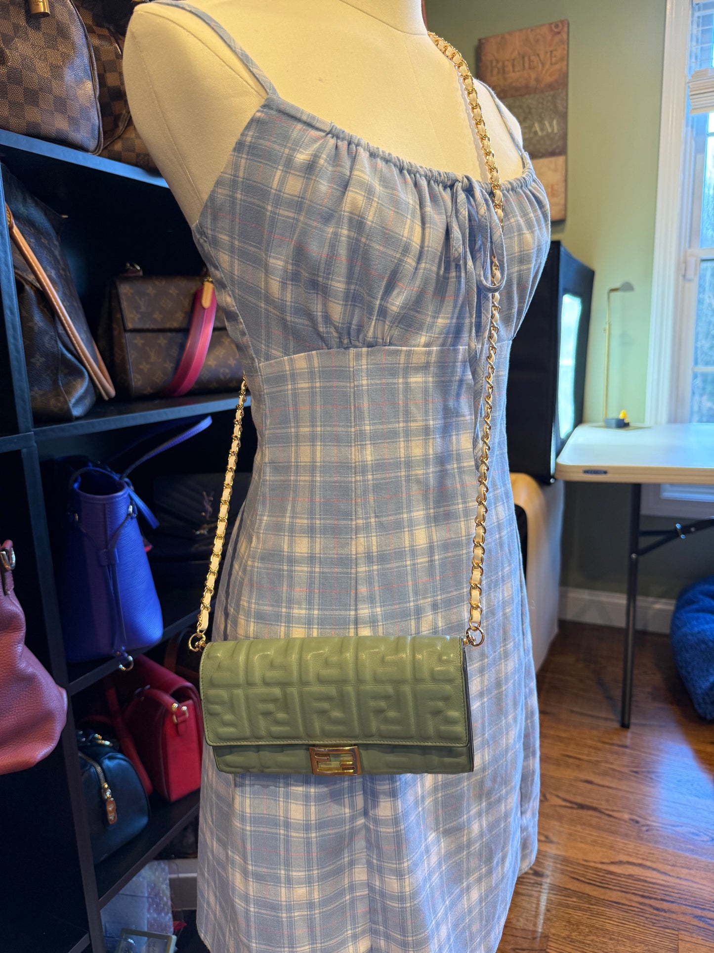 284. Fendi Bifold Leather Wallet Mint Green