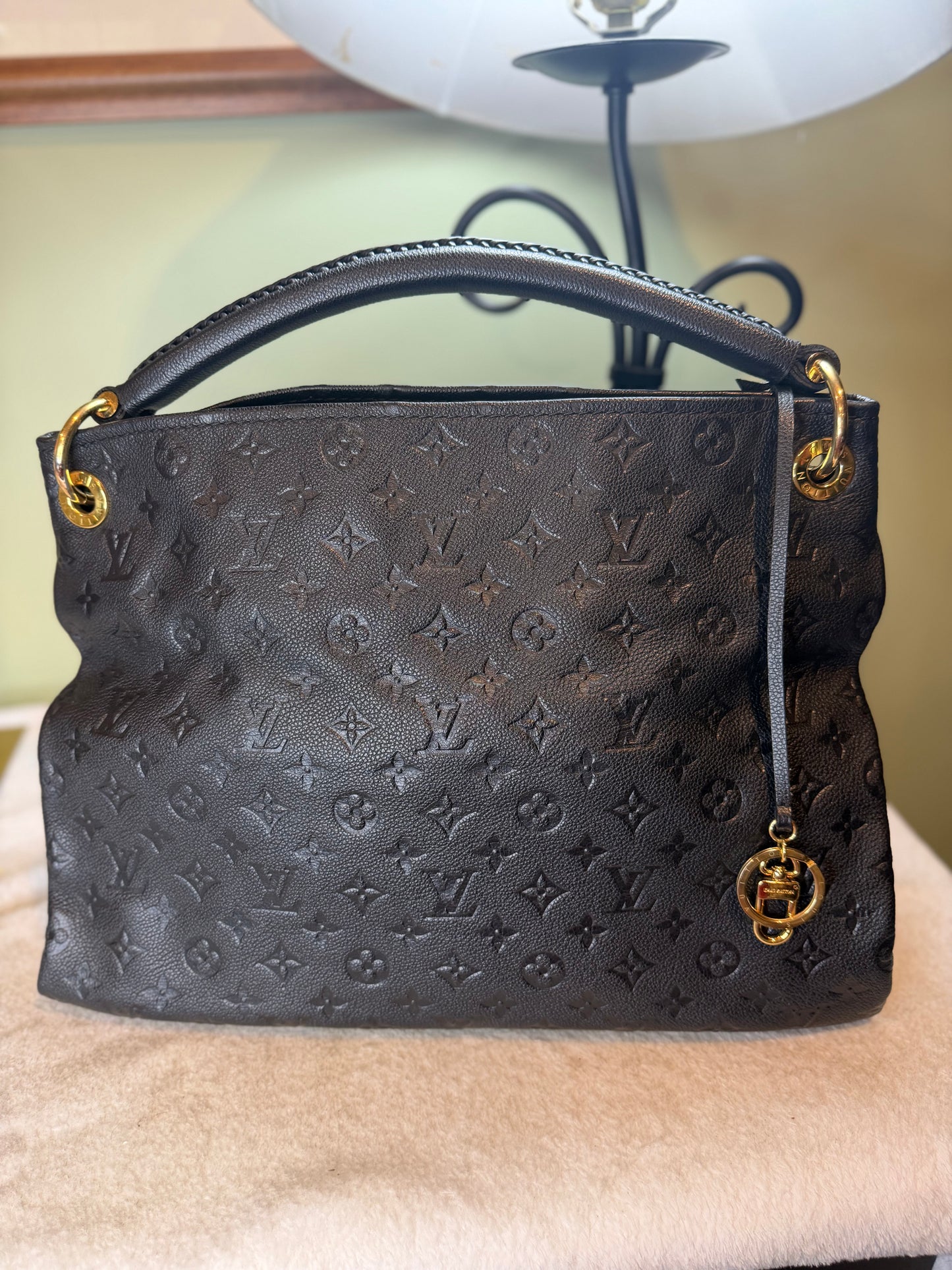1604. Louis Vuitton Black Empriente Artsy