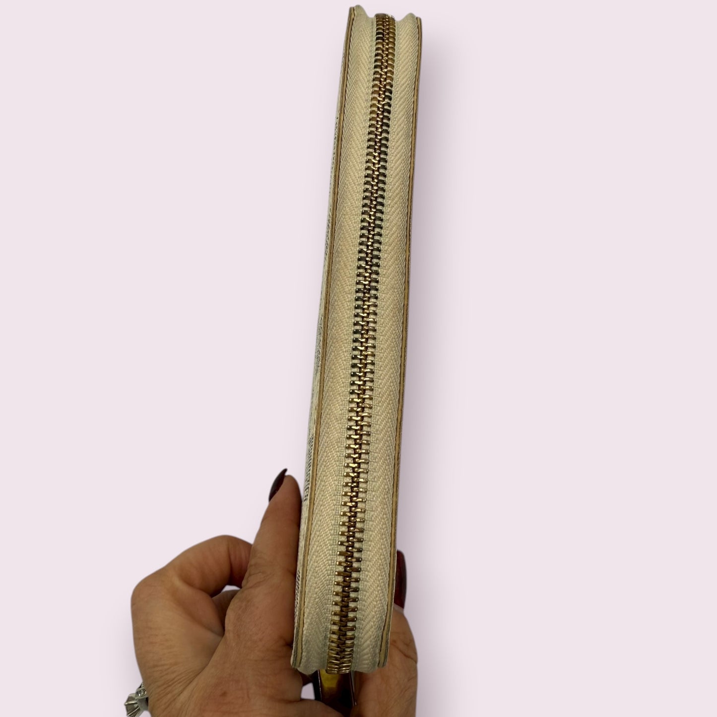 280. Louis Vuitton Damier Azur Long Zippy Wallet