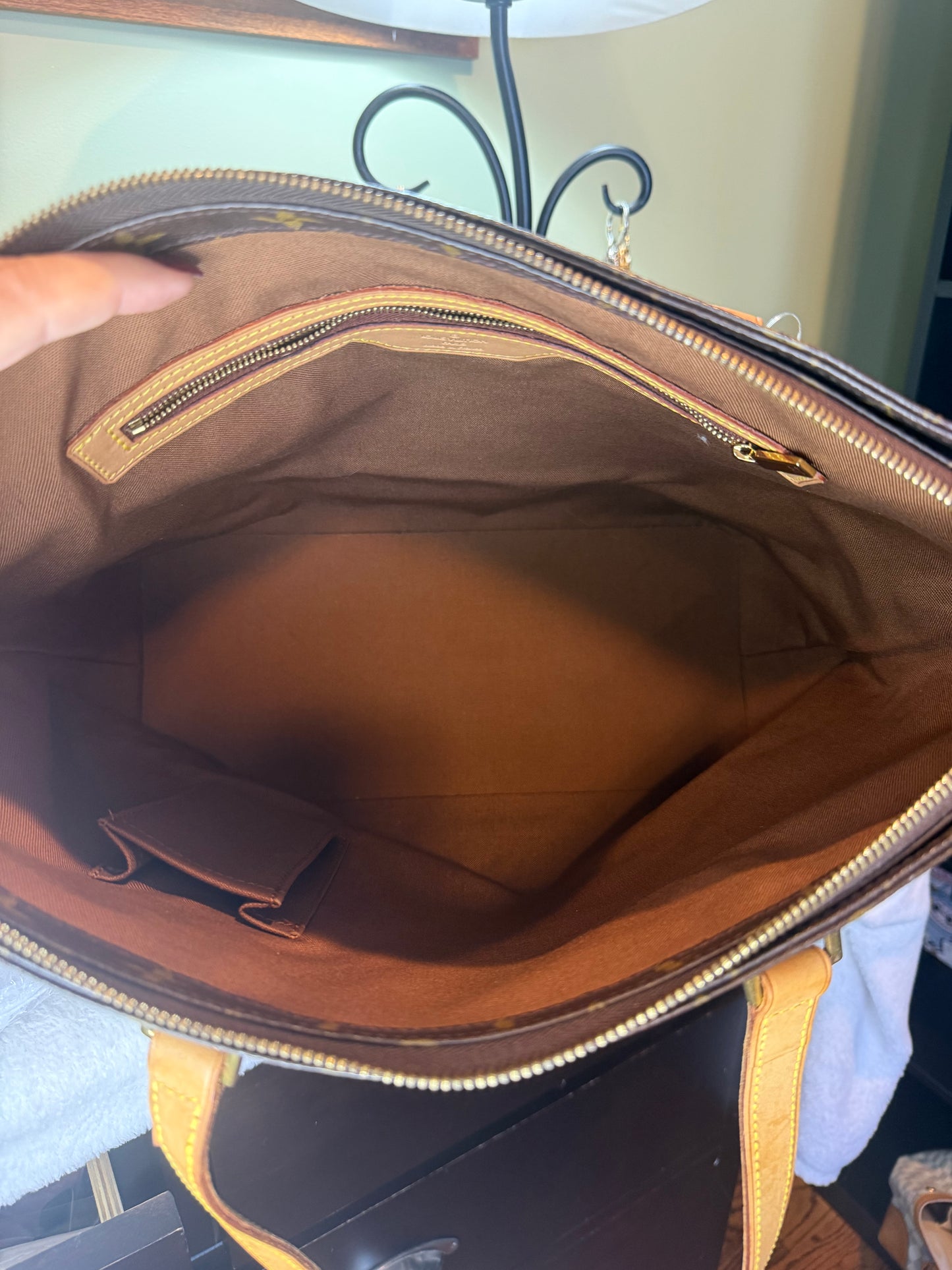 482. Louis Vuitton Monogram Cabas Mezzo