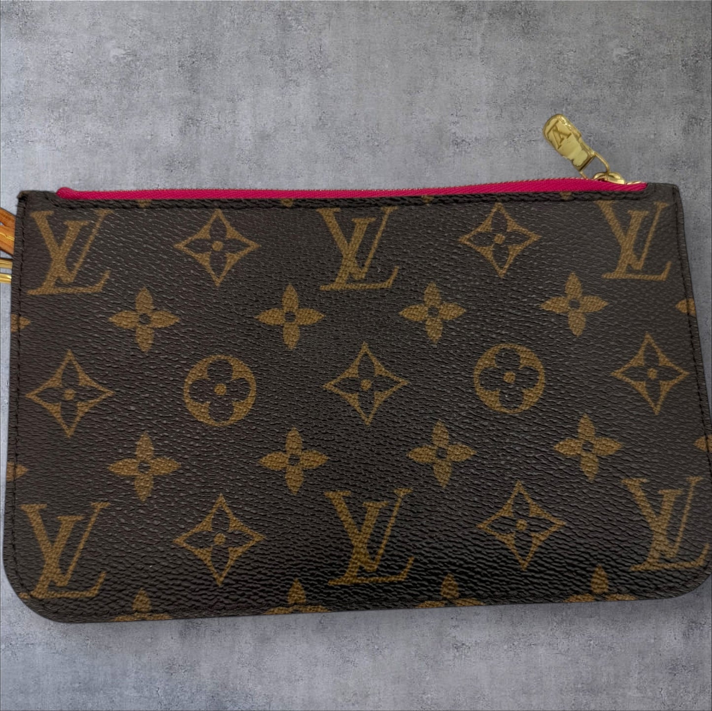 345. Louis Vuitton Neverfull Pouch PM with Fuchsia