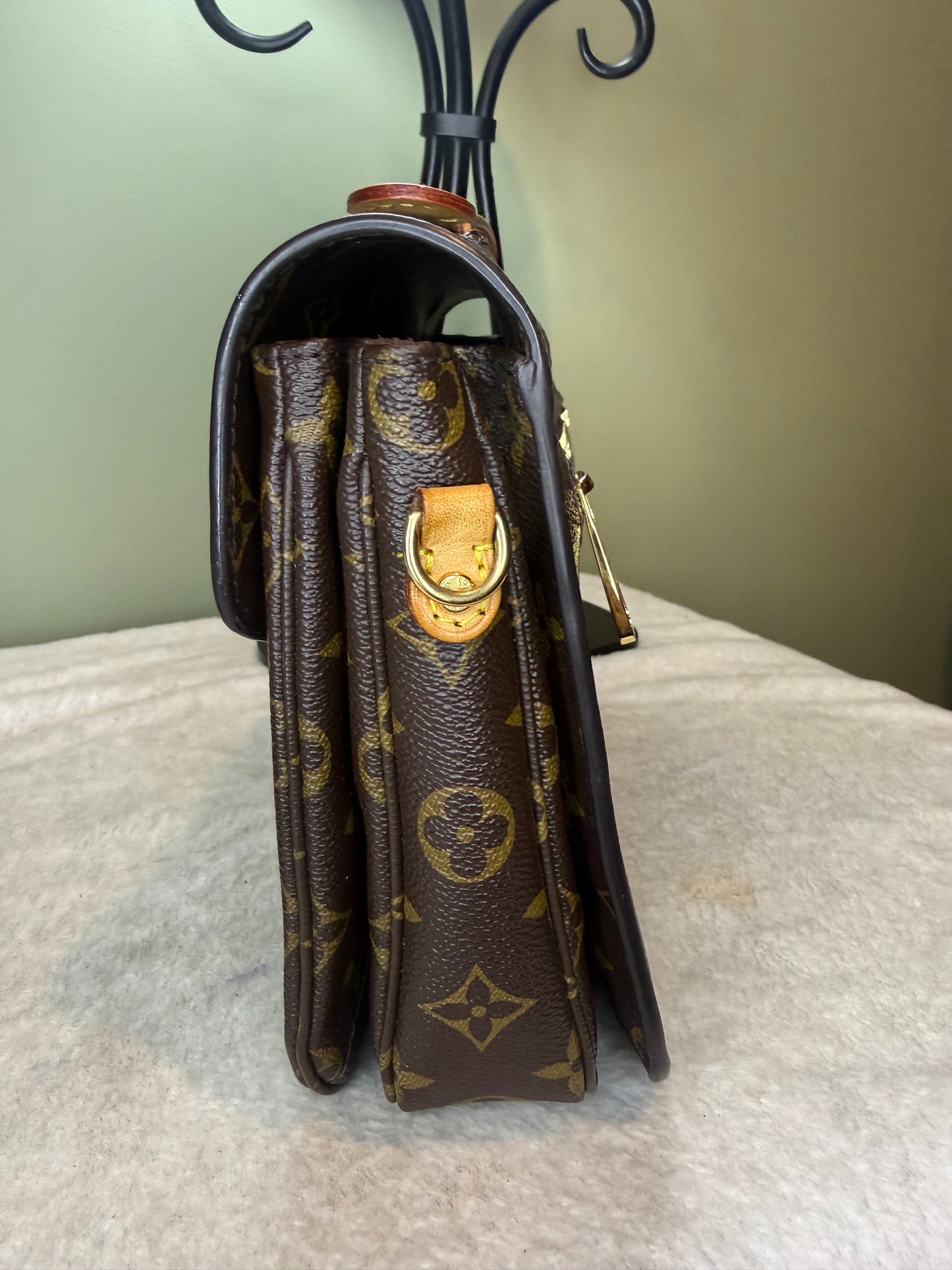 1539. Louis Vuitton Monogram Pochette Metis