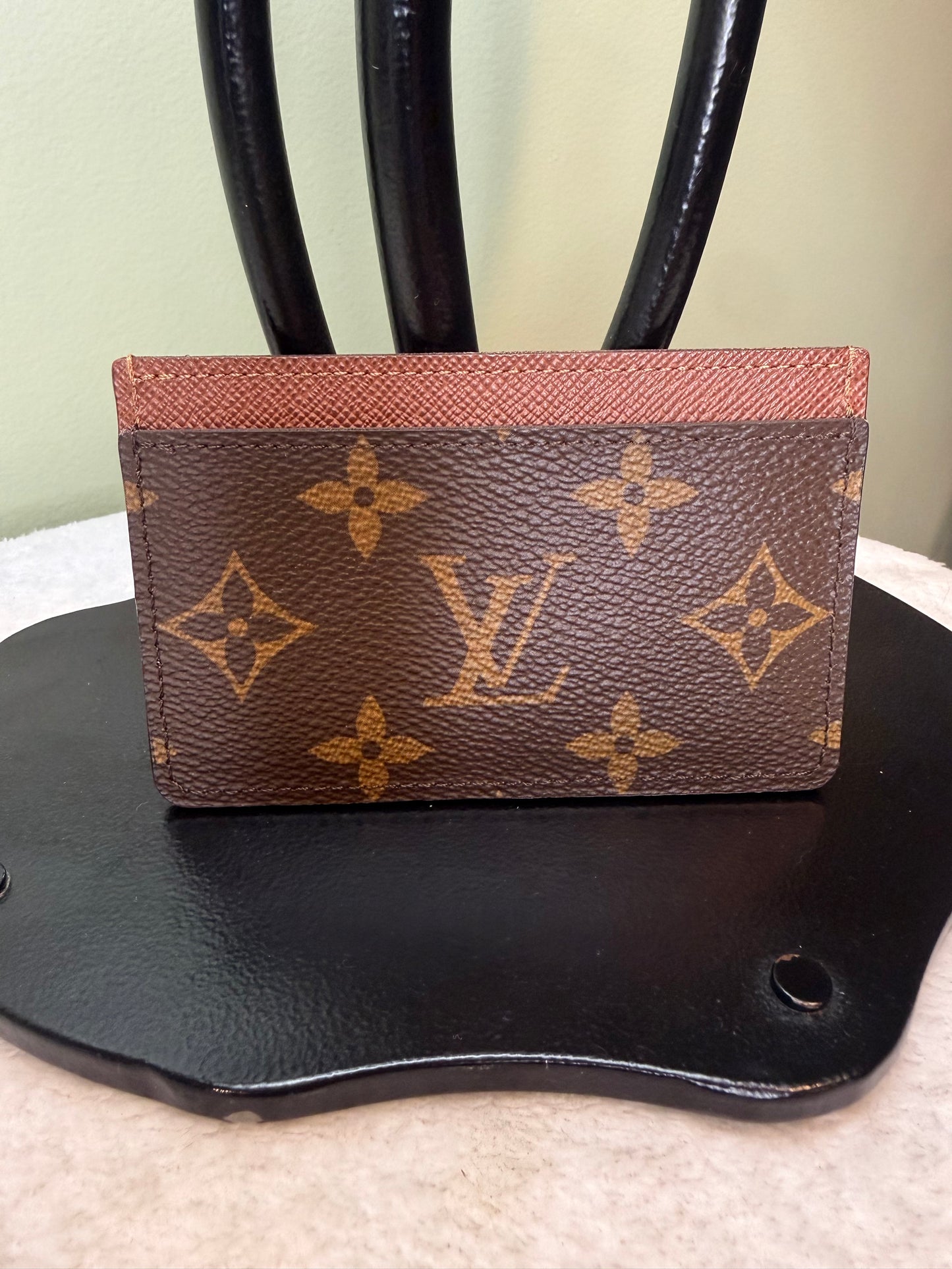 1374. Louis Vuitton Monogram Card Wallet