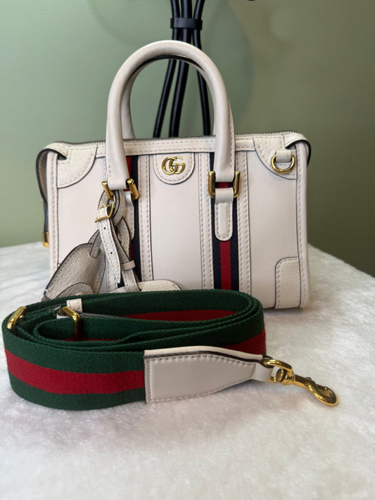 1749. Gucci White Mini Double G Top Handle